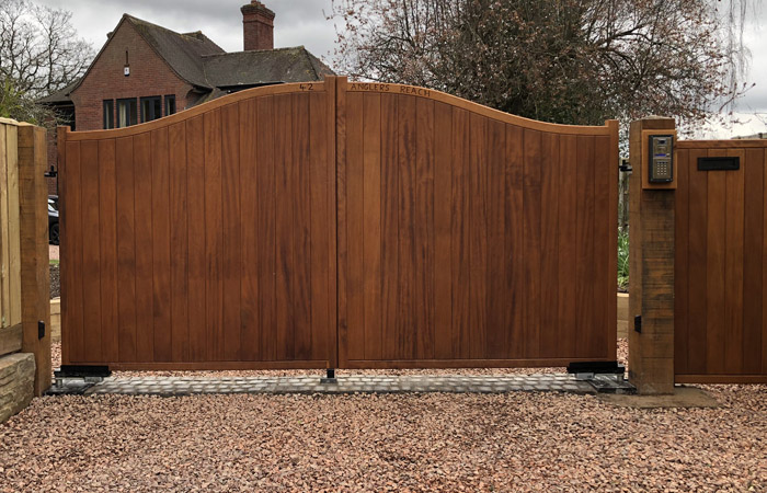 Pair Timber Gate image